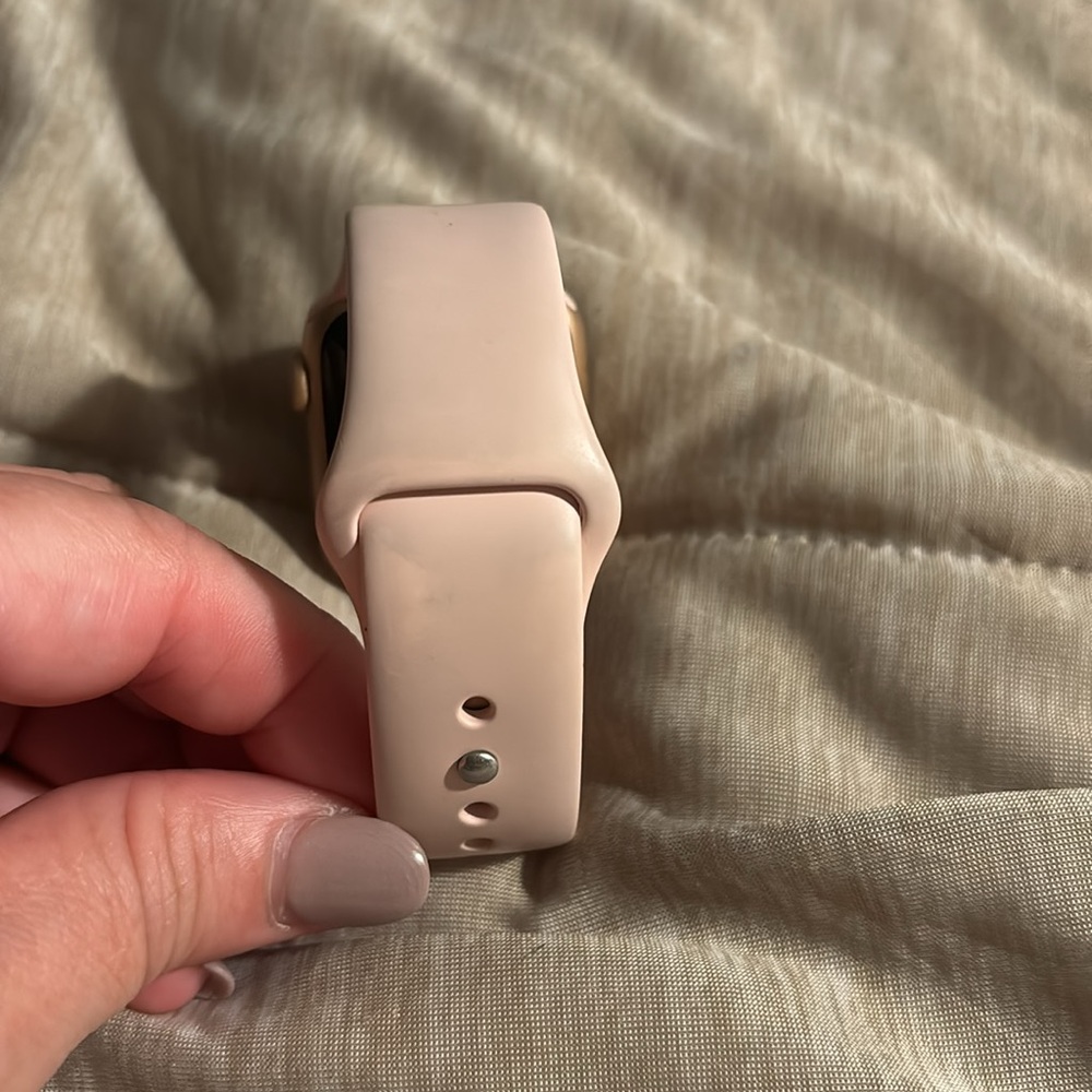 Apple Watch 6 40mm GPS Gold Pink Sands - Picture 4 of 8